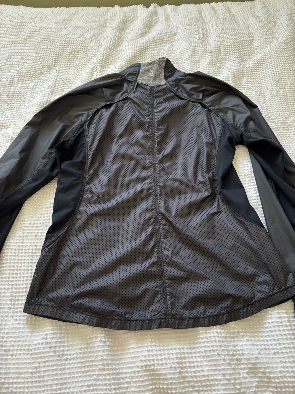 Lululemon Run Essential Jacket Size 8 Black Vintage Running Windbreaker - Picture 5 of 7